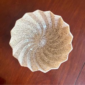 Enameled stoneware vintage jello or cake mold specked beige and brown ex…